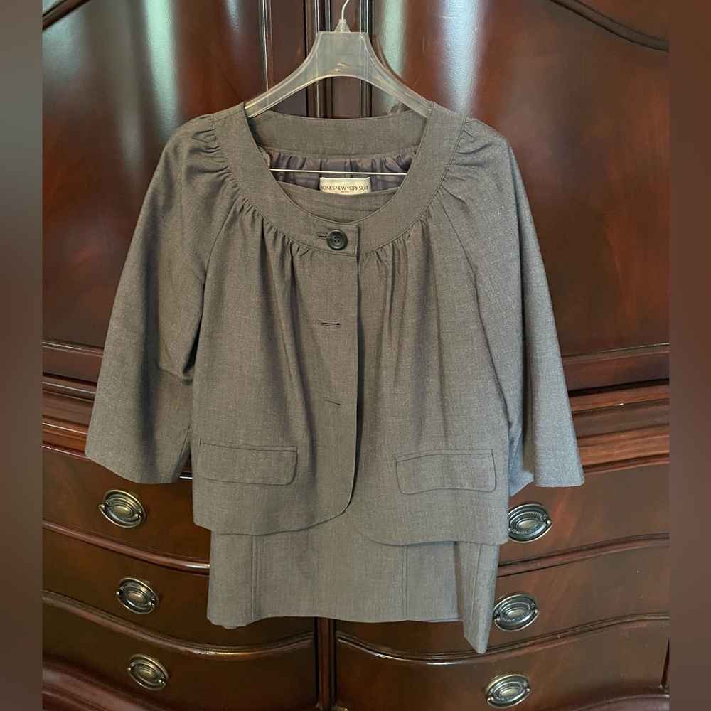 Jones New York gray two piece suit - Petite 6
